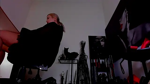 MistressDemi Pertunjukan Webcam