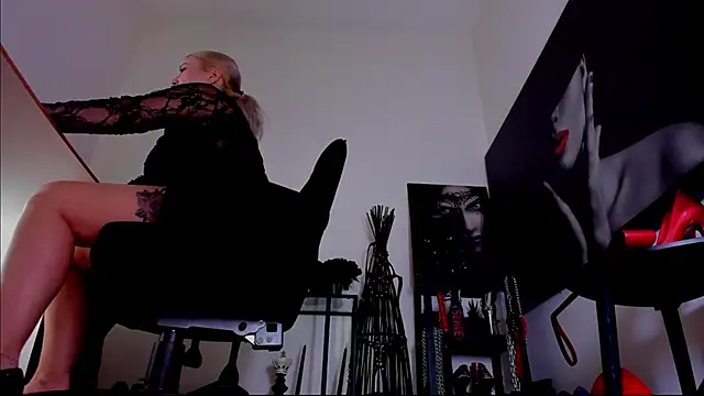 MistressDemi's Webcam Show