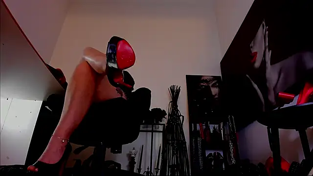MistressDemi's Webcam Show
