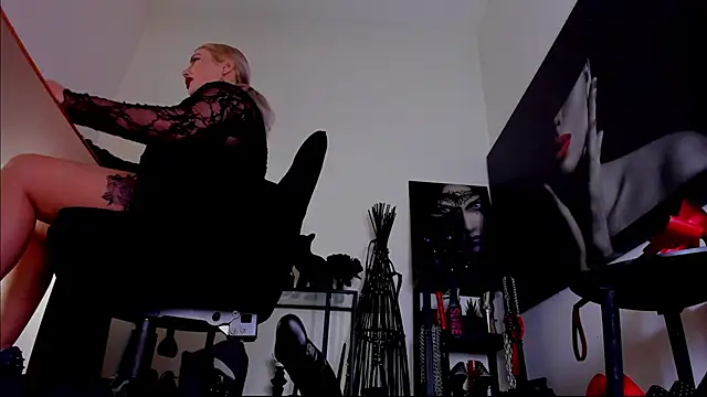 MistressDemi Show in webcam