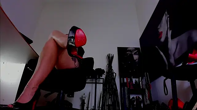 MistressDemi's Webcam Show