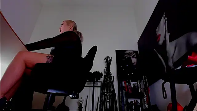 MistressDemi Adlı Modelin Web Kamerası Şovu