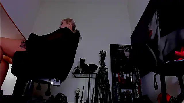 MistressDemi's Webcam Show