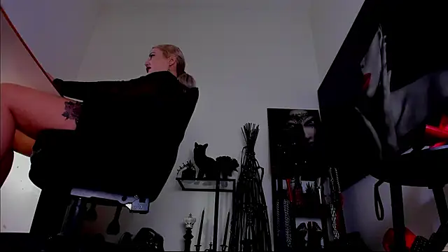 MistressDemi's Webcam Show