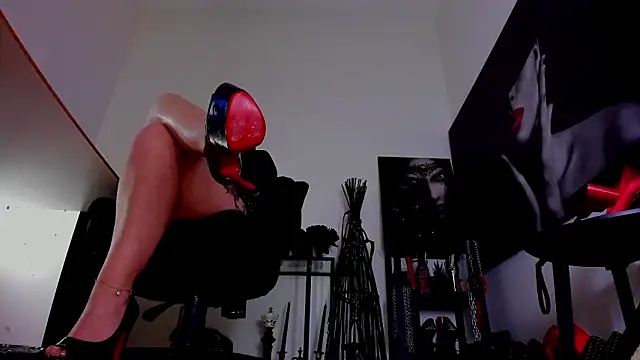 Webkamerová show MistressDemi