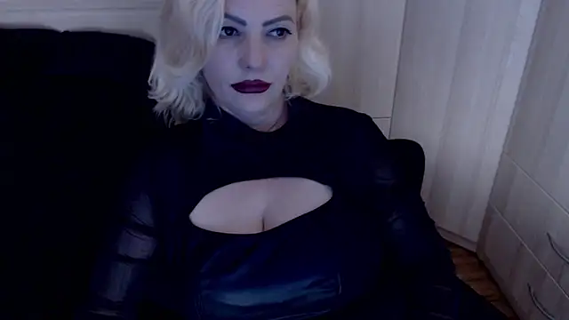 MistressDemi Adlı Modelin Canlı XXX Sohbeti