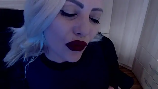 Chat +18 de MistressDemi ao vivo