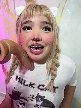 Show modela hinata_dolly na web-kameri