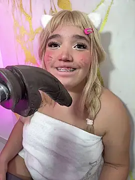 Chat +18 de hinata_dolly ao vivo