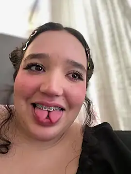 צ'אט XXX בשידור חי של hinata_dolly