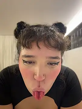 Show webcam de hinata_dolly