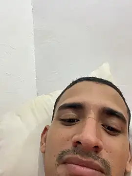 ikaro21 Pertunjukan Webcam