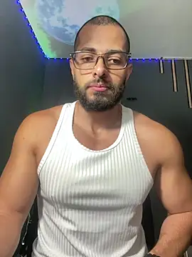 Show modela magnumchris na web-kameri