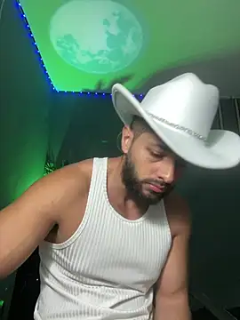 Show modela magnumchris na web-kameri