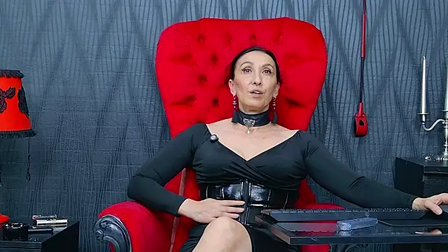 XXX chat uživo modela MistressDora