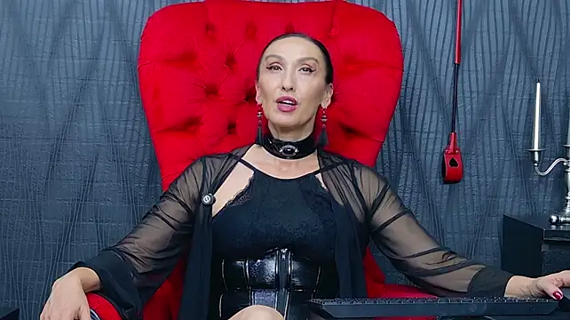 Pokazy przed kamerką – MistressDora