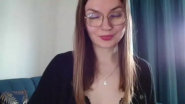 Show modela LooveELLYx na web-kameri