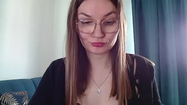 LooveELLYx Show in webcam