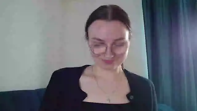LooveELLYx Webcam show