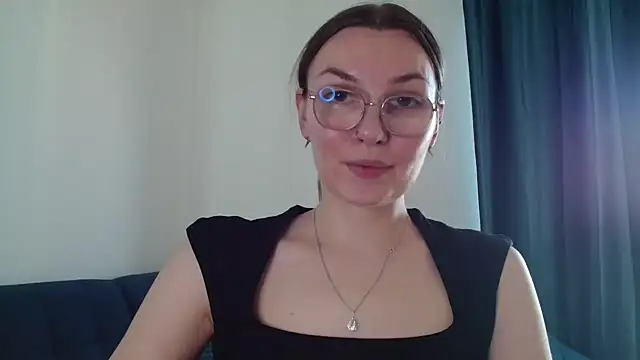 Show modela LooveELLYx na web-kameri