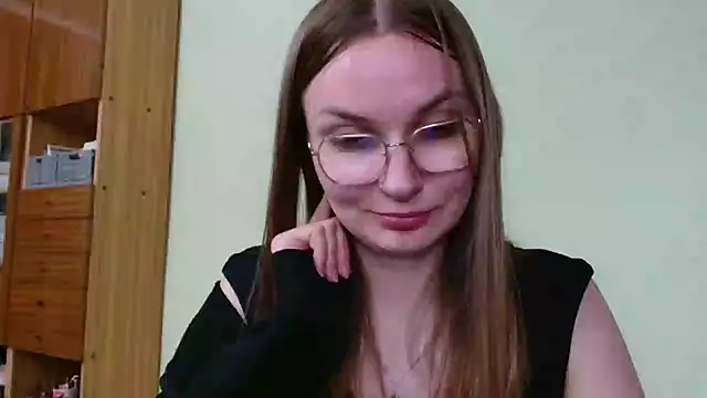 Show modela LooveELLYx na web-kameri