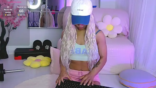 SarahRaynex Adlı Modelin Canlı XXX Sohbeti