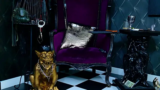 FinDomKaya: διαδικτυακό σόου στην κάμερα