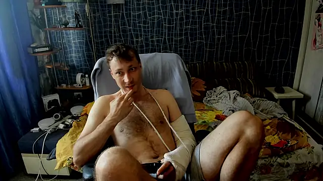 Show modela CuteBoy228 na web-kameri