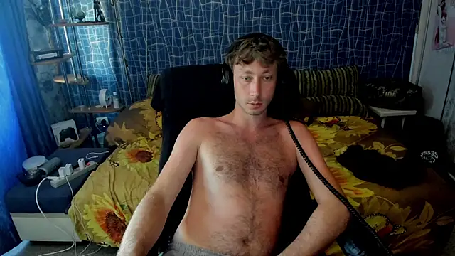 Show modela CuteBoy228 na web-kameri