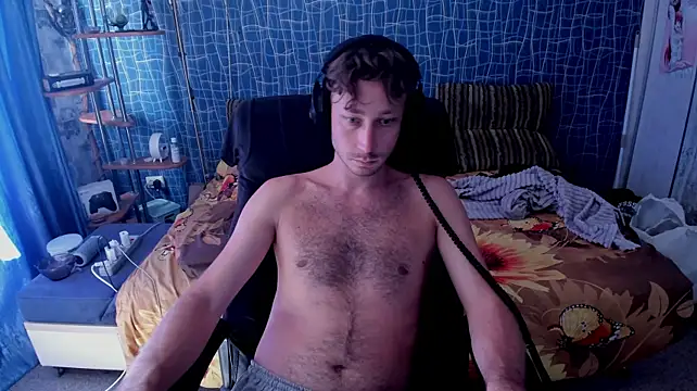 CuteBoy228: διαδικτυακό σόου στην κάμερα
