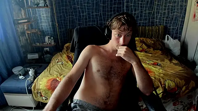 Show modela CuteBoy228 na web-kameri