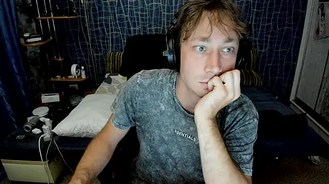 CuteBoy228 Webcam-Show