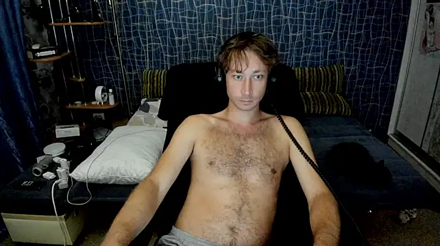 CuteBoy228 Show in webcam