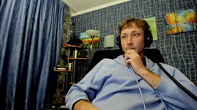 Show modela CuteBoy228 na web-kameri