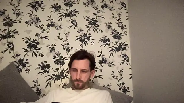 Show modela Big8inchUncutCock na web-kameri