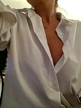 CelynaRoss' Live Chat Room