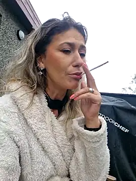 CelynaRoss' Live Chat Room