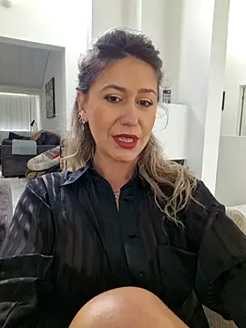 CelynaRoss live-chat rom