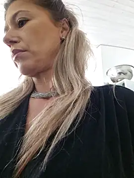 CelynaRoss' Webcam Show