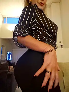 CelynaRoss Show in webcam