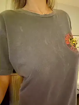 CelynaRoss Show in webcam
