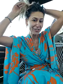 CelynaRoss Show in webcam