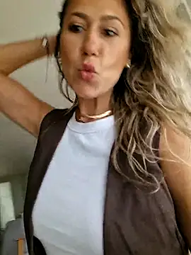 CelynaRoss' Webcam Show