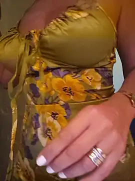 CelynaRoss Show in webcam