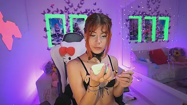 Show modela DahliaGrey na web-kameri