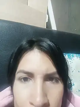 laurahotdirty Adlı Modelin Canlı XXX Sohbeti