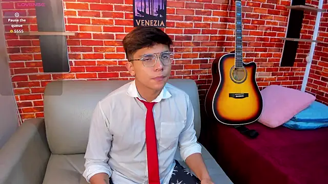 Show modela Thiago_Kozak na web-kameri