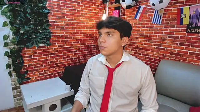Pertunjukan Kamera Web Thiago_Kozak