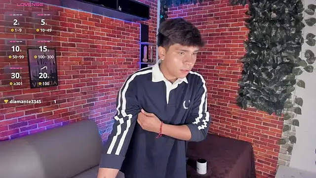Pertunjukan Kamera Web Thiago_Kozak