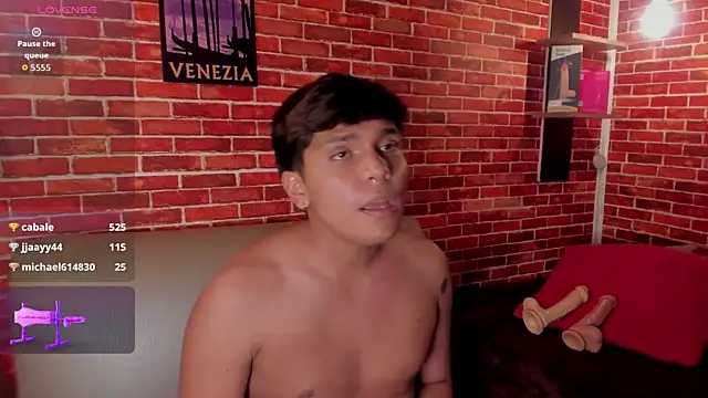 Thiago_Kozak Show in webcam